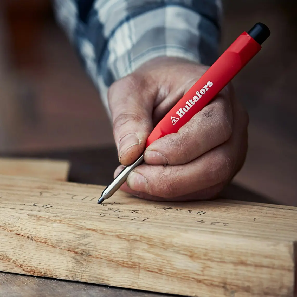 Hultafor dry marker in use | hultafors dry marker refill graphite Hultafor dry marker in use